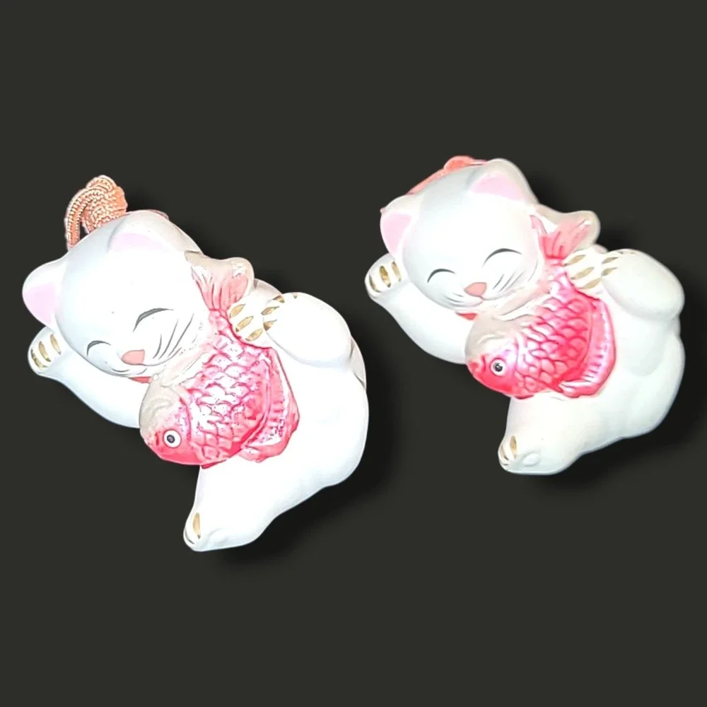 Lot 2 Japanese Lucky Cat Ceramic‎ Bells Maneki Neko With Fish Ornaments
